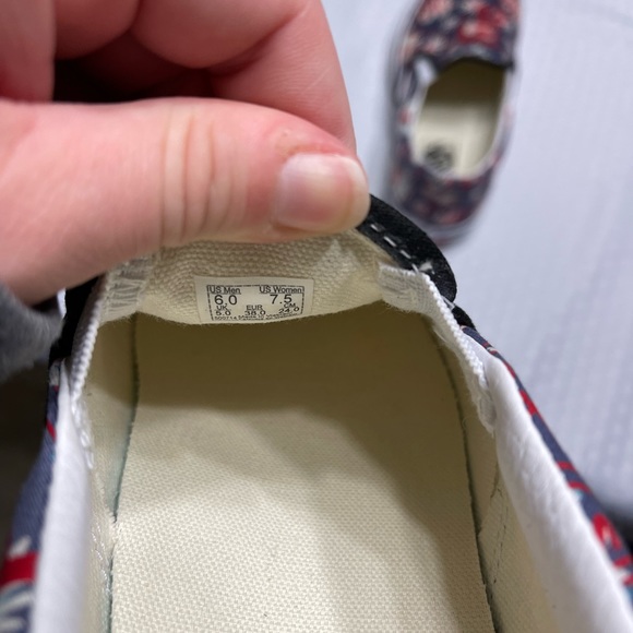 Limited edition Vans - slip ons - Picture 3 of 4